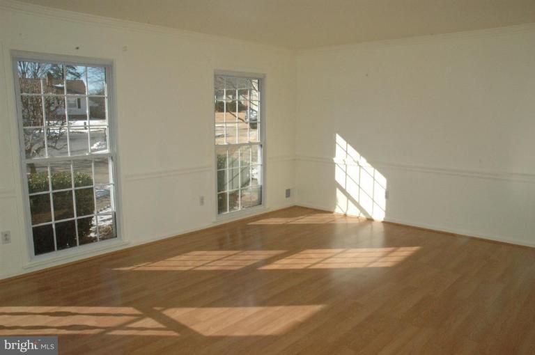 11813 Randy Lane Laurel, MD 20708 - Photo 4 of 23 Living Room