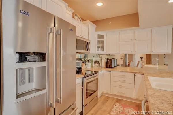 $585,000 | 68 Lighthouse Road, Unit 912, Lake Ozark, MO 65049