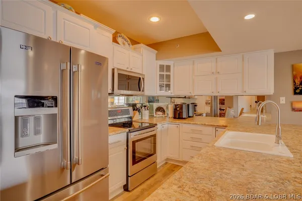 $585,000 | 68 Lighthouse Road, Unit 912, Lake Ozark, MO 65049