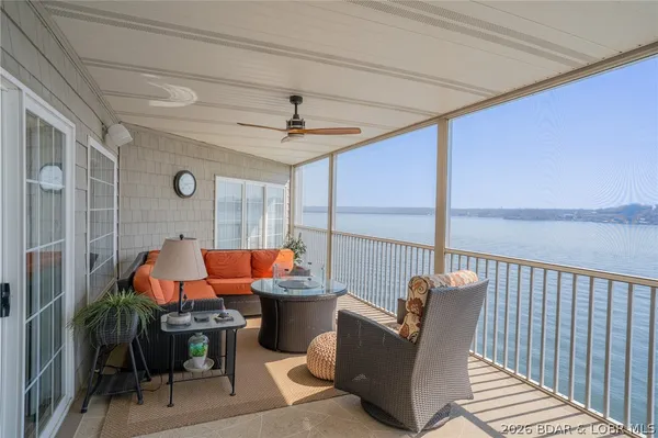 $585,000 | 68 Lighthouse Road, Unit 912, Lake Ozark, MO 65049