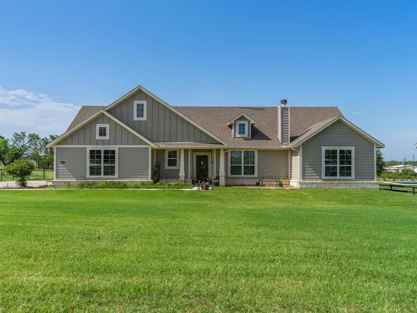 $439,990 | 1011 Northern Oaks Court, Springtown, TX 76082