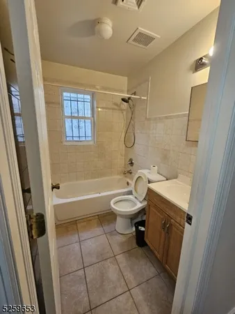 $1,750 | 1042 Bergen Street, Unit 2R, Newark, NJ 07112