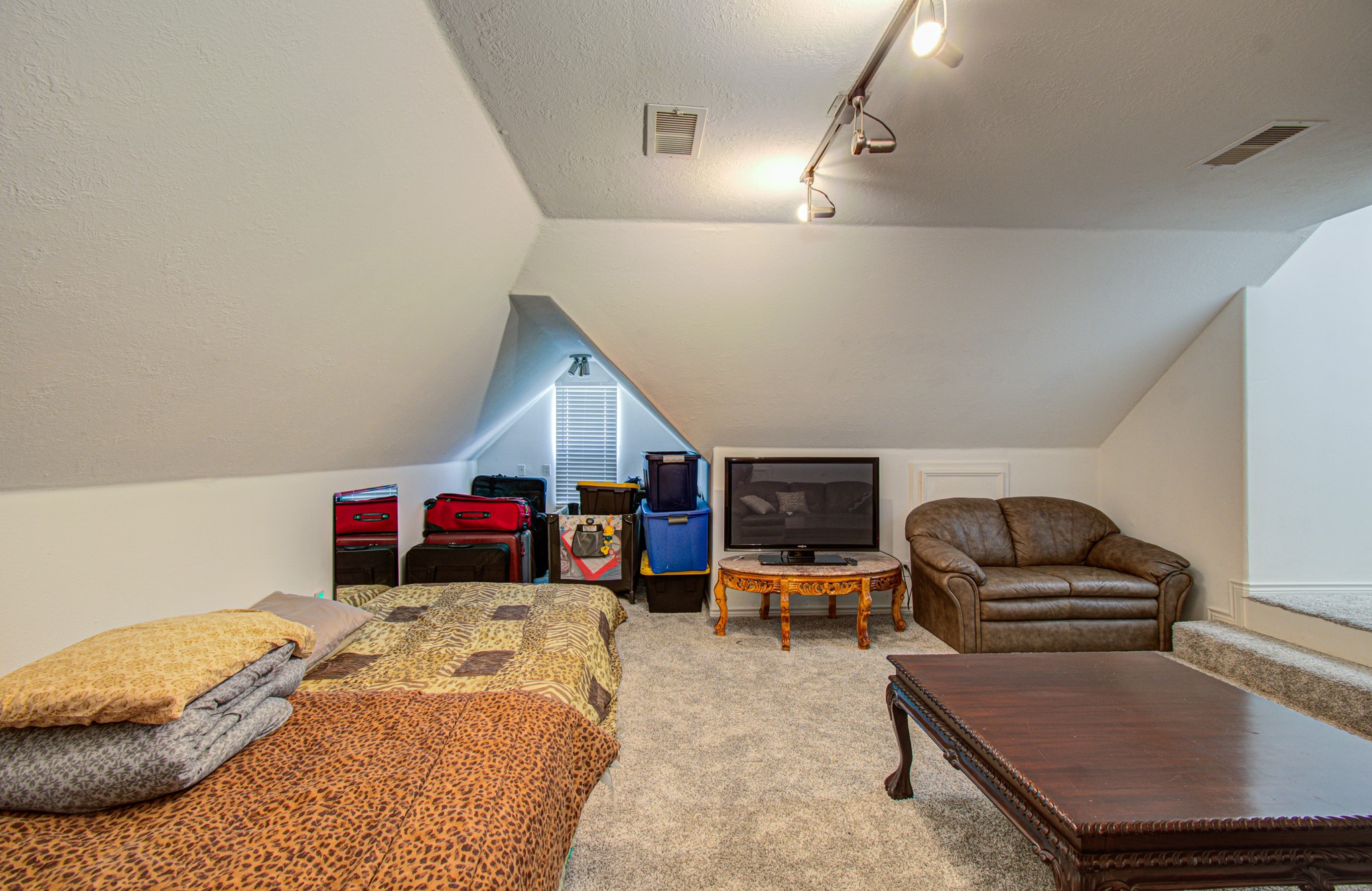 3127 Tankersley Circle Rosharon, TX 77583 - Photo 12 of 15 Enclosed game room, or storage however you want to redesign it