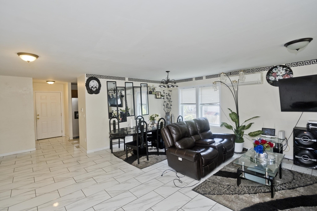 175 Bloomfield Street Springfield, MA 01108 - Photo 3 of 16
