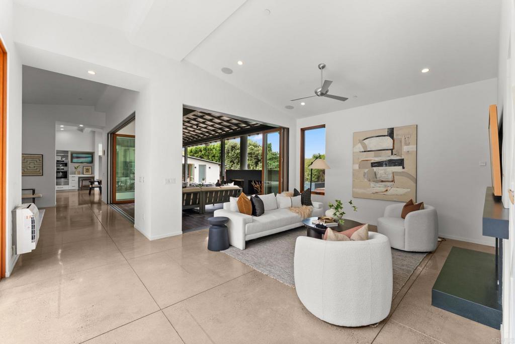 1866 Sheridan Road Encinitas, CA 92024 - Photo 24 of 75 Living Room