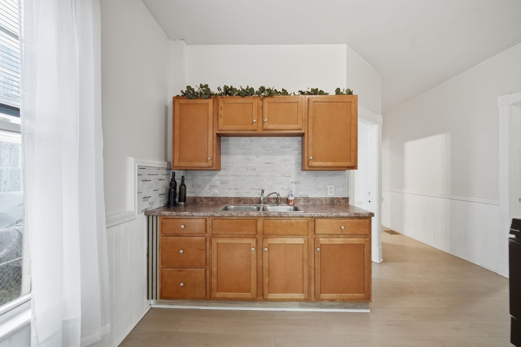 26 Hebron Street Springfield, MA 01107 - Photo 6 of 26 Gallery Image 6