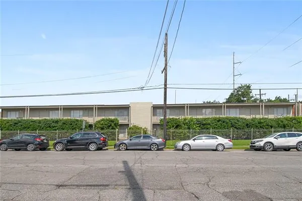 $156,000 | 801 Henry Clay Avenue, Unit 203, New Orleans, LA 70118
