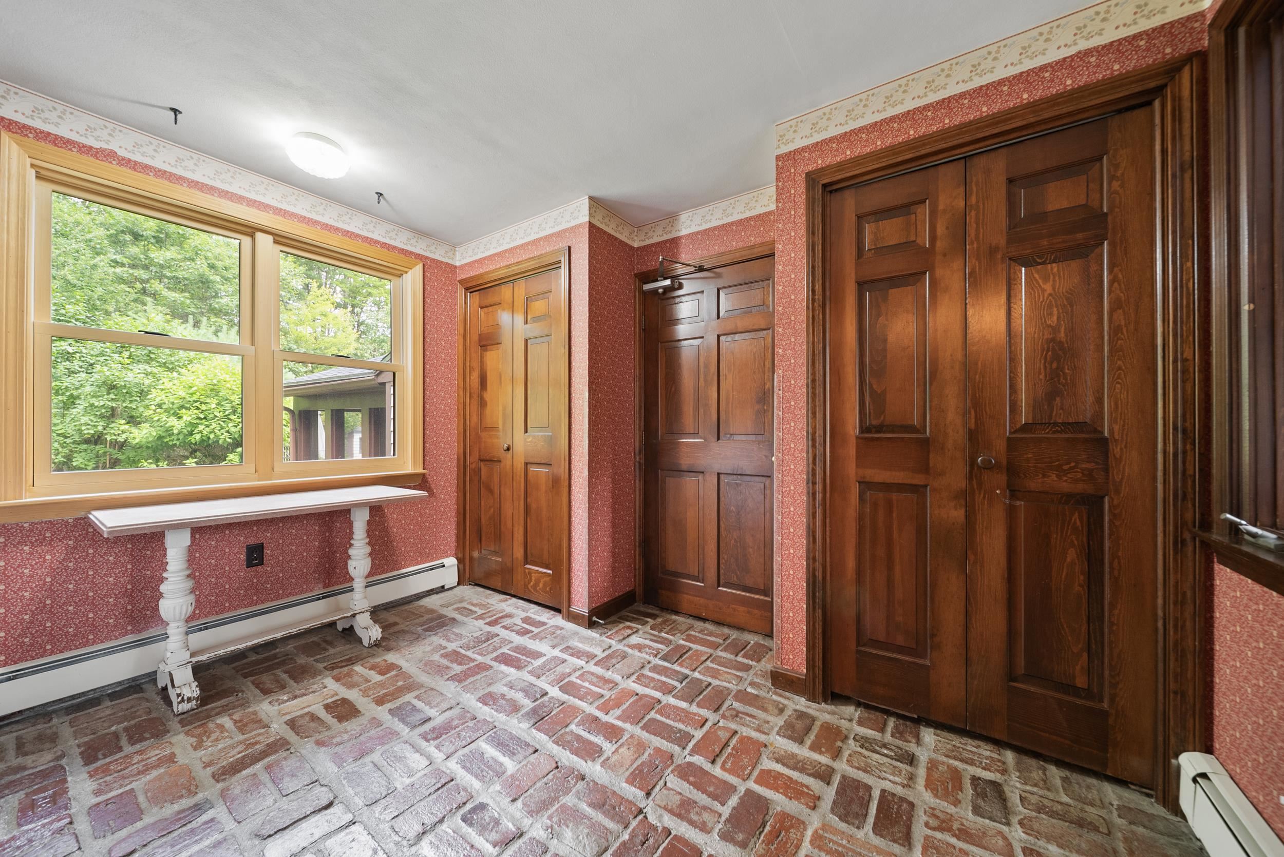 79 King Road Bedford, NH 03110 - Photo 5 of 54
