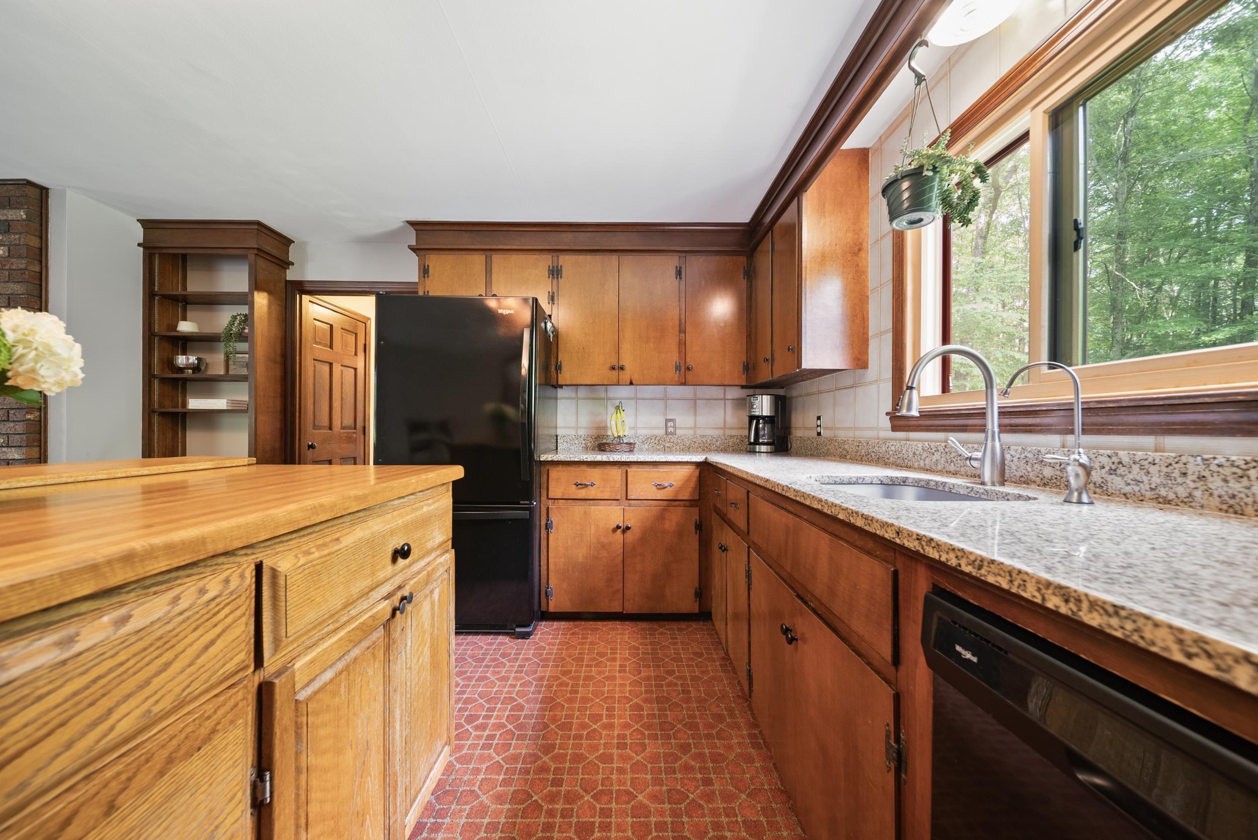 79 King Road Bedford, NH 03110 - Photo 8 of 54