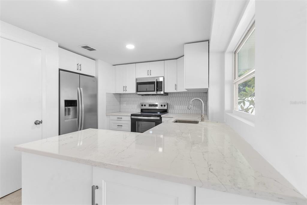 504 Red Mangrove Lane Apollo Beach, FL 33572 - Photo 6 of 41