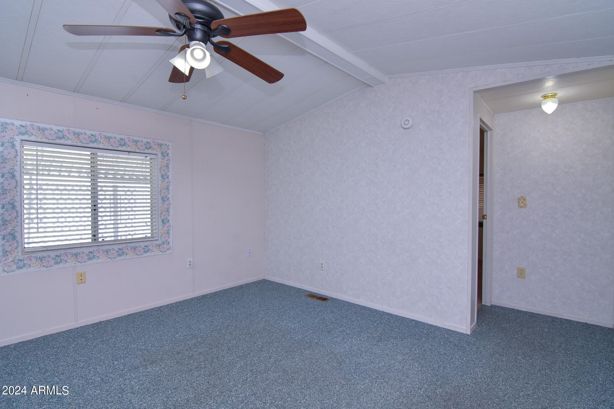 723 Finnie Flat Road, Unit 65 Camp Verde, AZ 86322 - Photo 5 of 28 Living Room