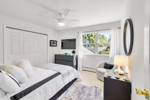 Undisclosed Address, Southampton, NY 11968