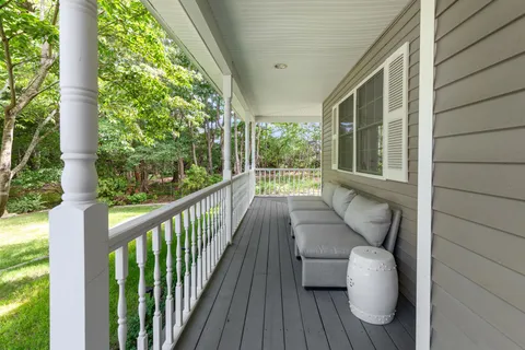 Undisclosed Address, Southampton, NY 11968