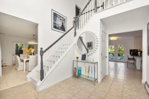 Undisclosed Address, Southampton, NY 11968