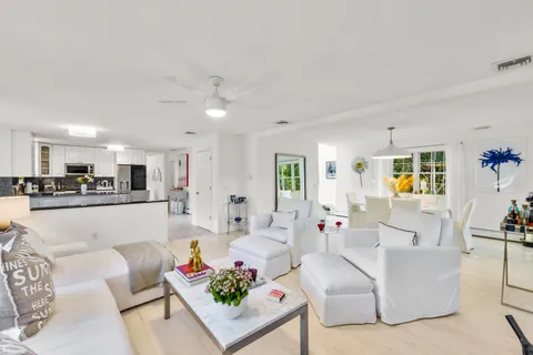 Undisclosed Address, Southampton, NY 11968