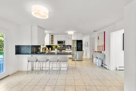 Undisclosed Address, Southampton, NY 11968