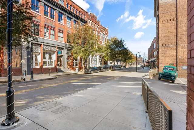 $525,000 | 130 West Jackson Avenue, Unit 302, Knoxville, TN 37902