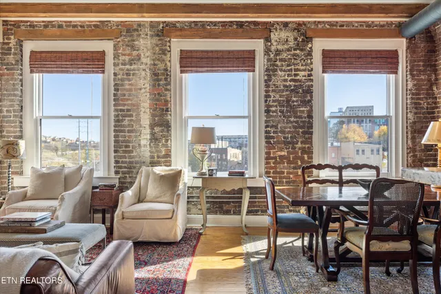 $525,000 | 130 West Jackson Avenue, Unit 302, Knoxville, TN 37902