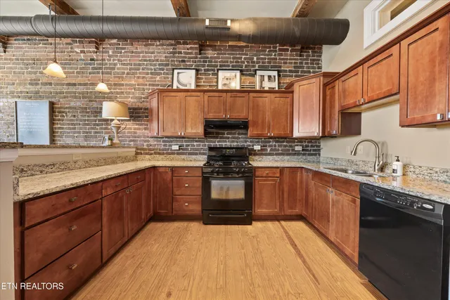 $525,000 | 130 West Jackson Avenue, Unit 302, Knoxville, TN 37902