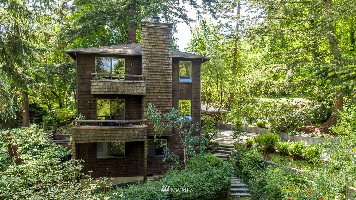 10525 Southwest Cowan Road Vashon, WA 98070 - Photo 1 of 25 Gallery Image 1