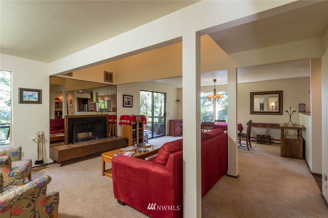 10525 Southwest Cowan Road Vashon, WA 98070 - Photo 2 of 25 Gallery Image 2