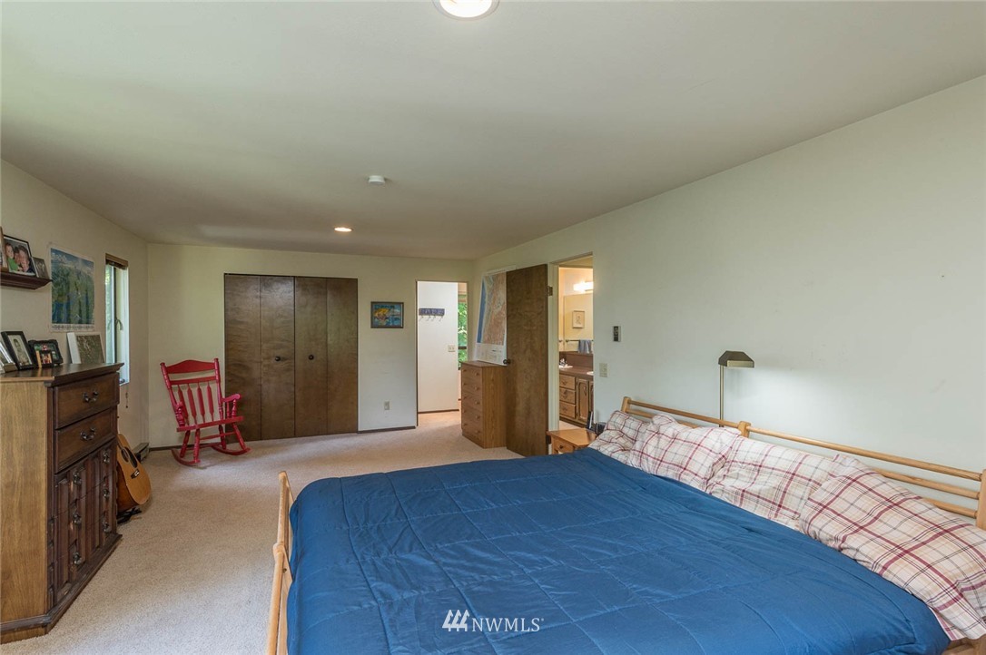 10525 Southwest Cowan Road Vashon, WA 98070 - Photo 11 of 25 Gallery Image 11