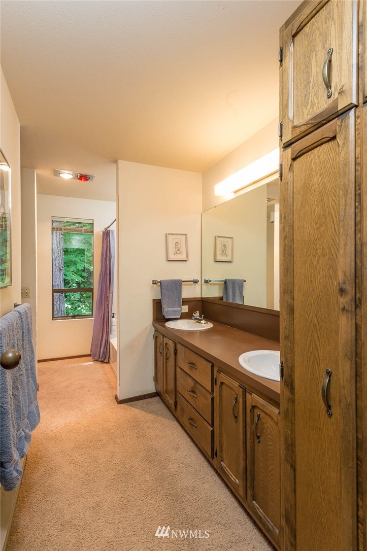 10525 Southwest Cowan Road Vashon, WA 98070 - Photo 12 of 25 Gallery Image 12