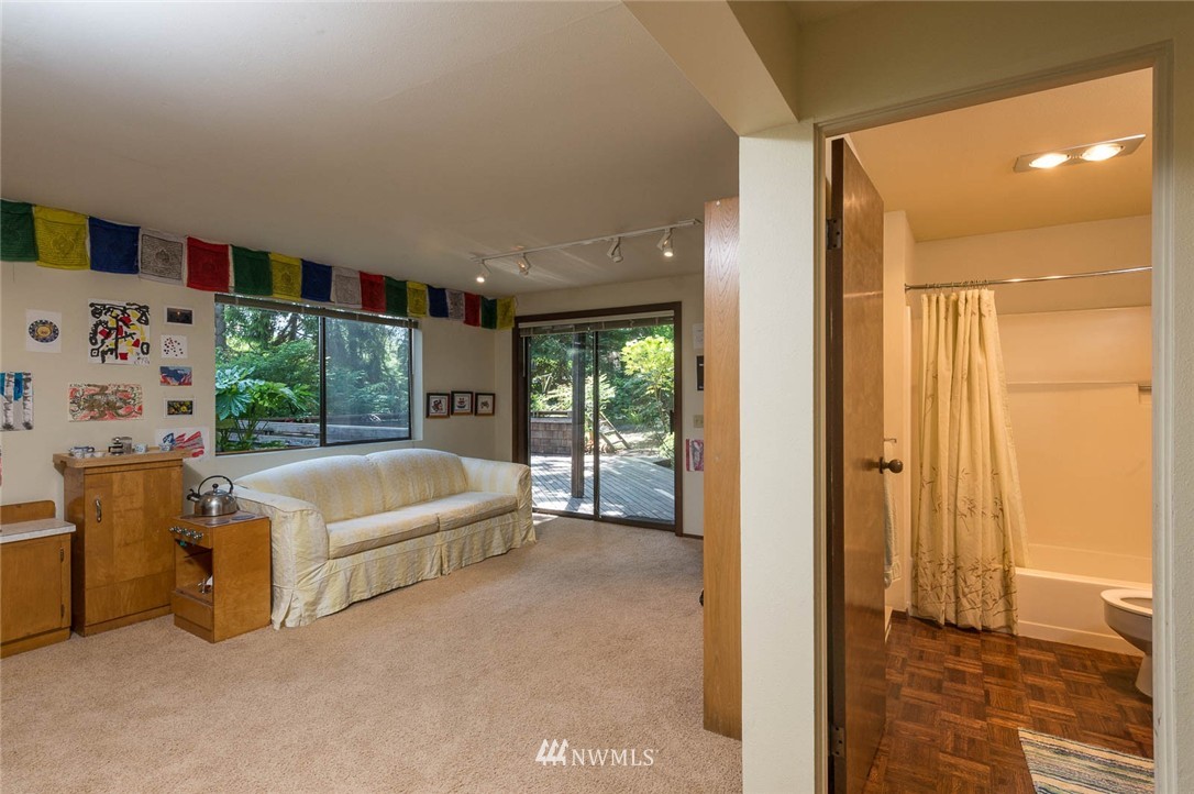 10525 Southwest Cowan Road Vashon, WA 98070 - Photo 14 of 25 Gallery Image 14