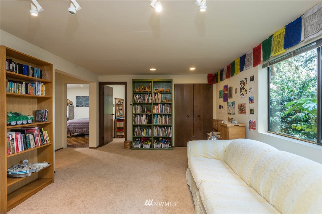 10525 Southwest Cowan Road Vashon, WA 98070 - Photo 15 of 25 Gallery Image 15