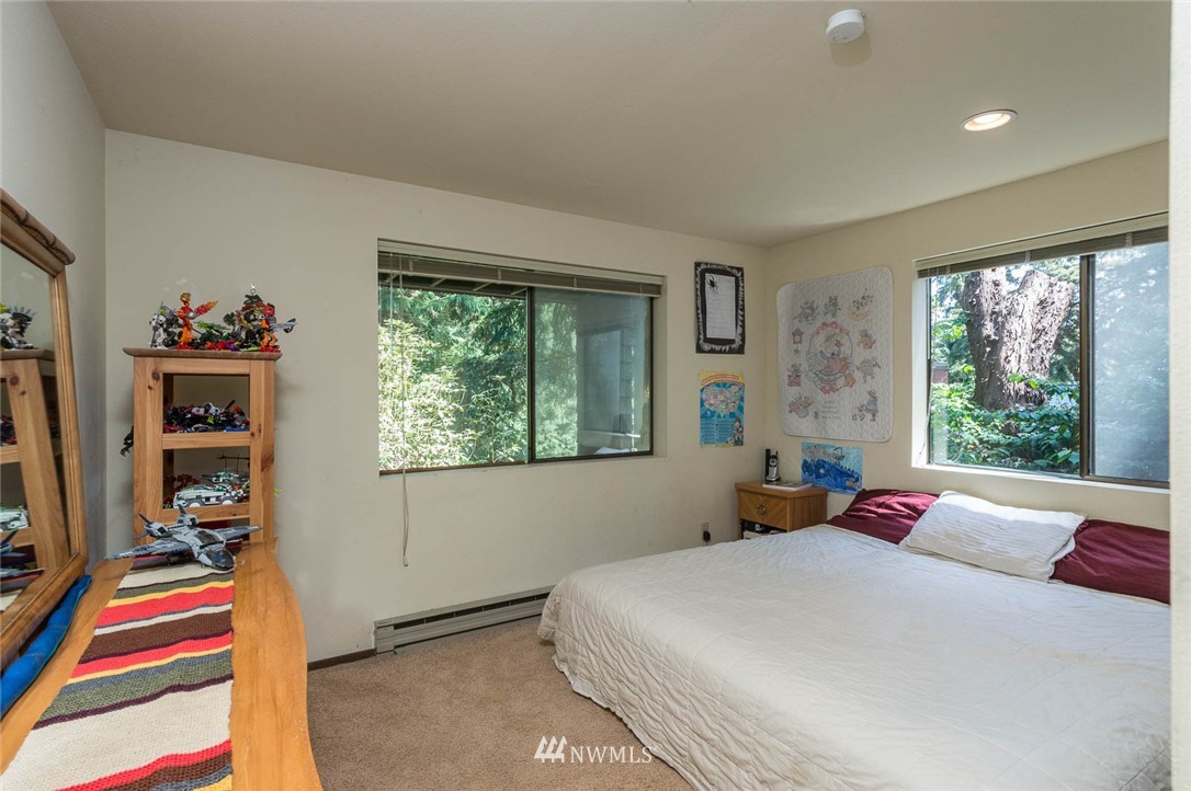 10525 Southwest Cowan Road Vashon, WA 98070 - Photo 16 of 25 Gallery Image 16
