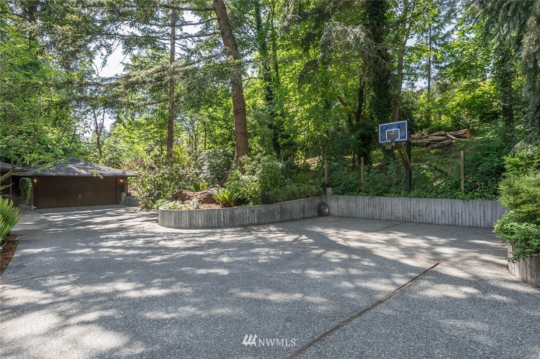 10525 Southwest Cowan Road Vashon, WA 98070 - Photo 19 of 25 Gallery Image 19
