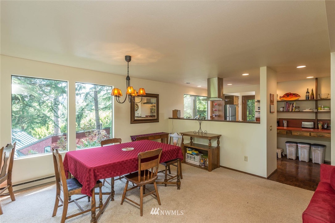 10525 Southwest Cowan Road Vashon, WA 98070 - Photo 4 of 25 Gallery Image 4