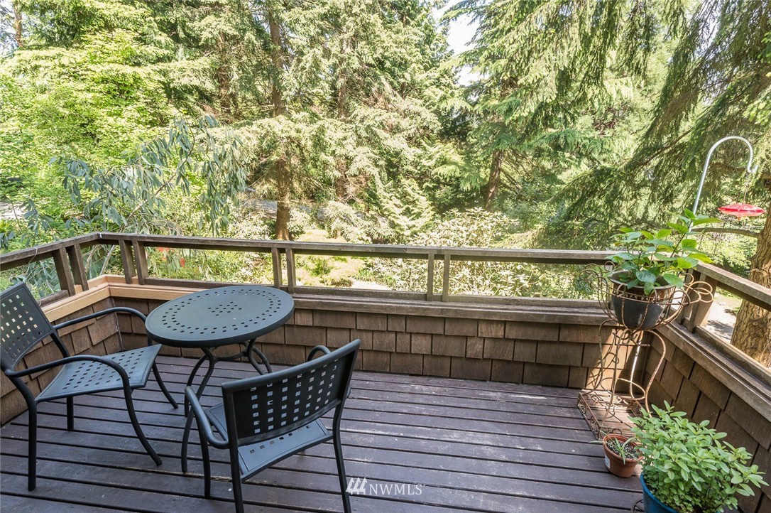 10525 Southwest Cowan Road Vashon, WA 98070 - Photo 5 of 25 Gallery Image 5