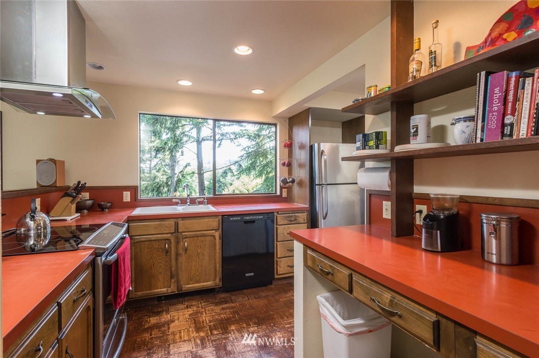 10525 Southwest Cowan Road Vashon, WA 98070 - Photo 6 of 25 Gallery Image 6