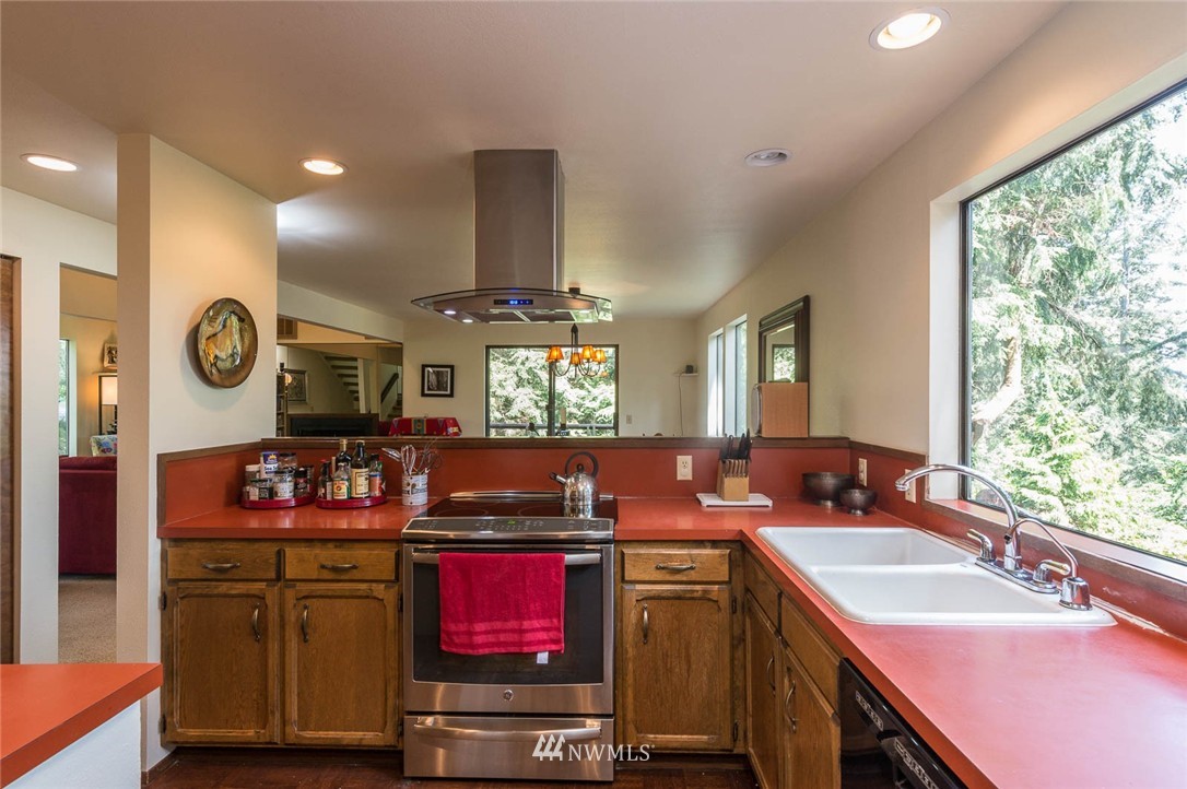 10525 Southwest Cowan Road Vashon, WA 98070 - Photo 7 of 25 Gallery Image 7
