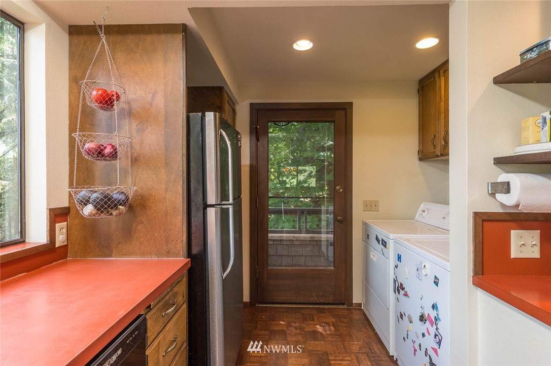 10525 Southwest Cowan Road Vashon, WA 98070 - Photo 8 of 25 Gallery Image 8