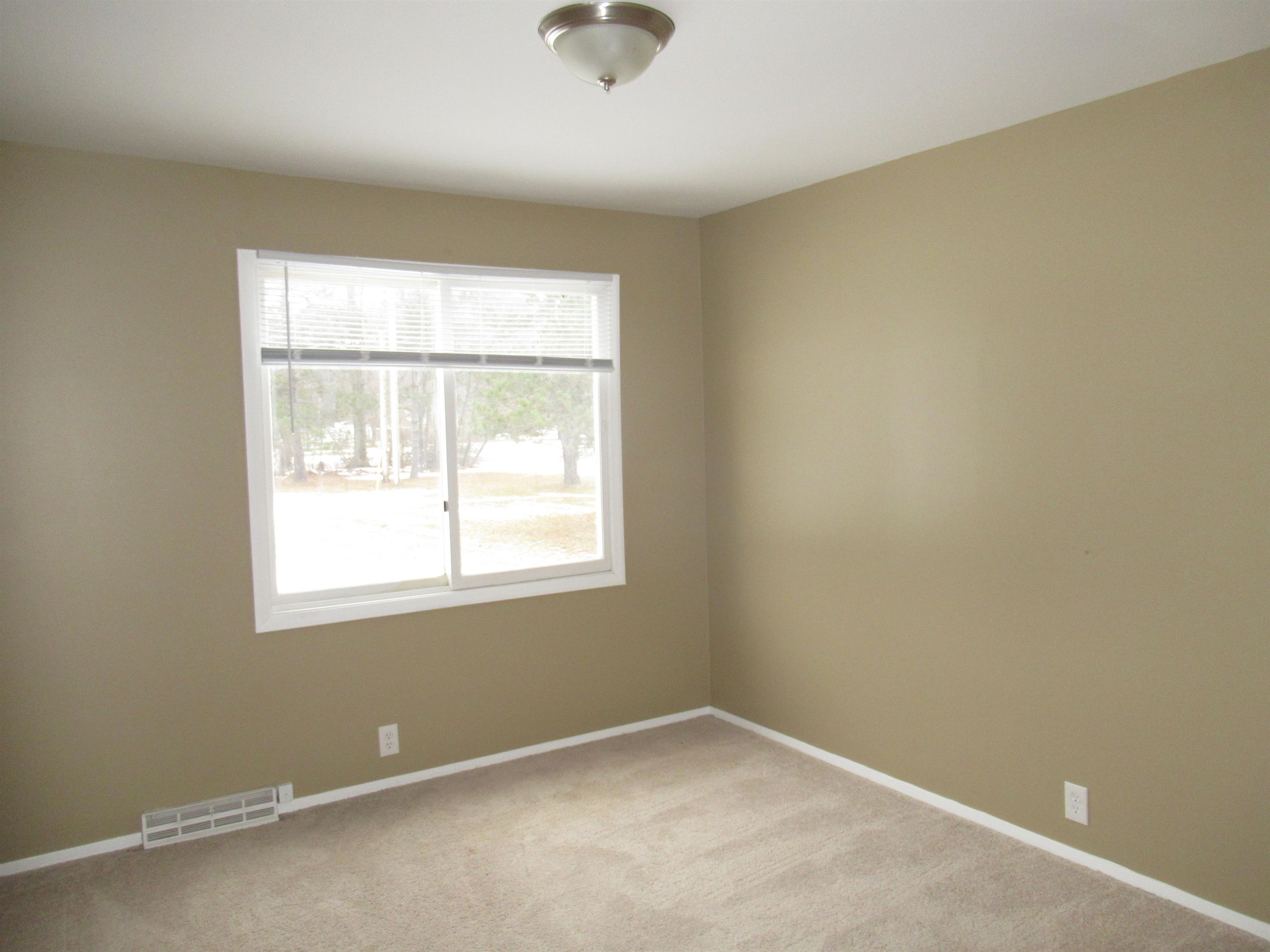 9091 West Frances Road Flushing, MI 48433 - Photo 9 of 18 50098377-8.JPG