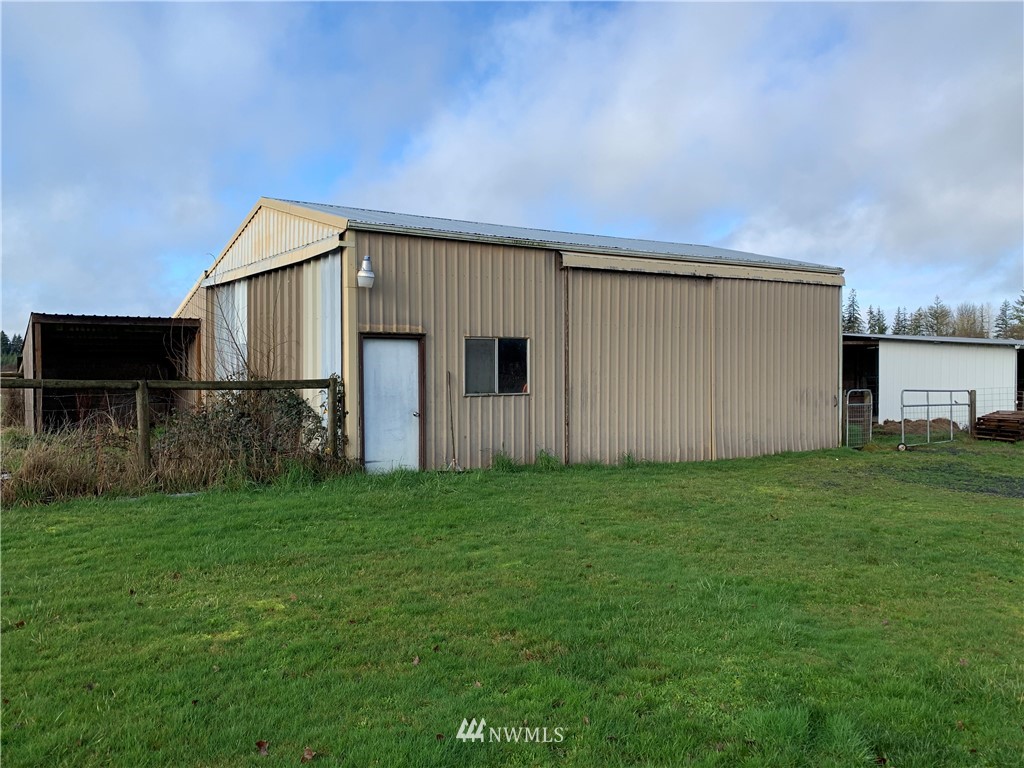 312 Meier Road Winlock, WA 98596 - Photo 15 of 18 a backyard of a house with lots of green space