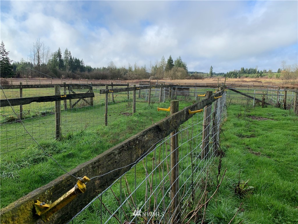 312 Meier Road Winlock, WA 98596 - Photo 17 of 18 a view of a city and an ocean view