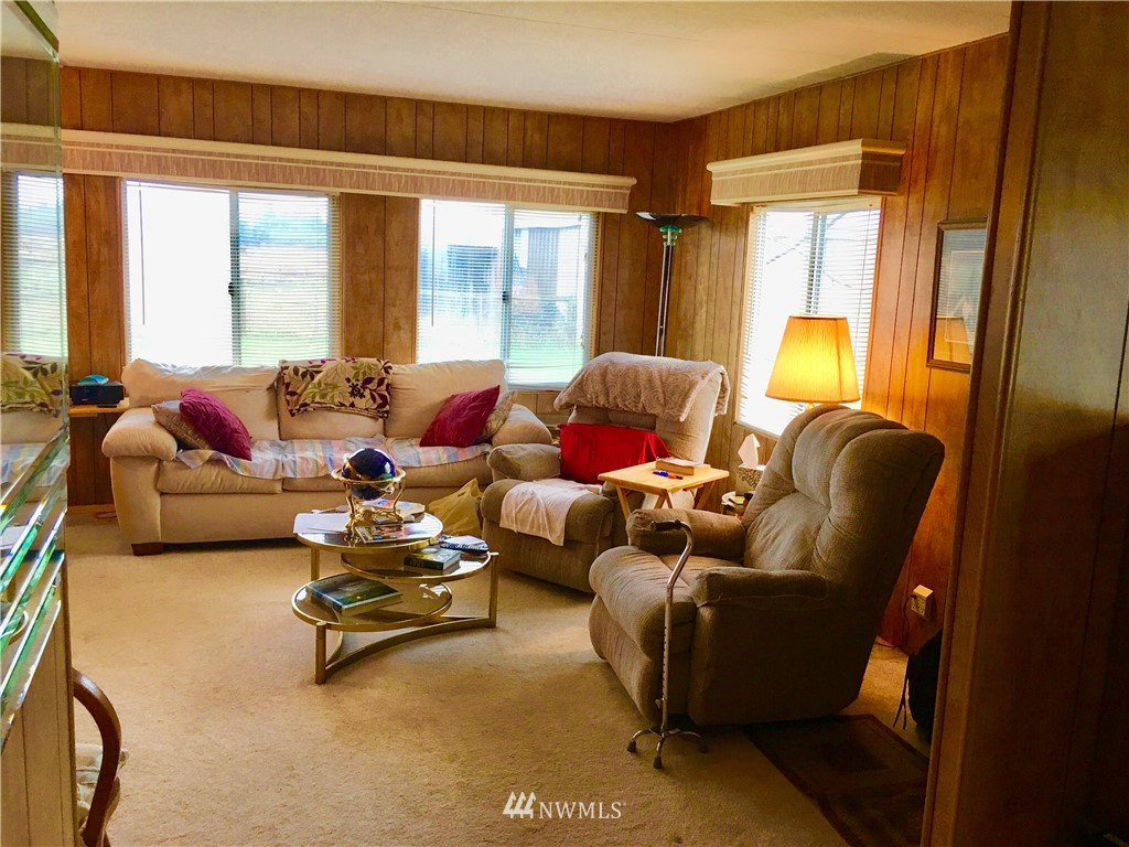 312 Meier Road Winlock, WA 98596 - Photo 6 of 18 a living room with furniture and a large window