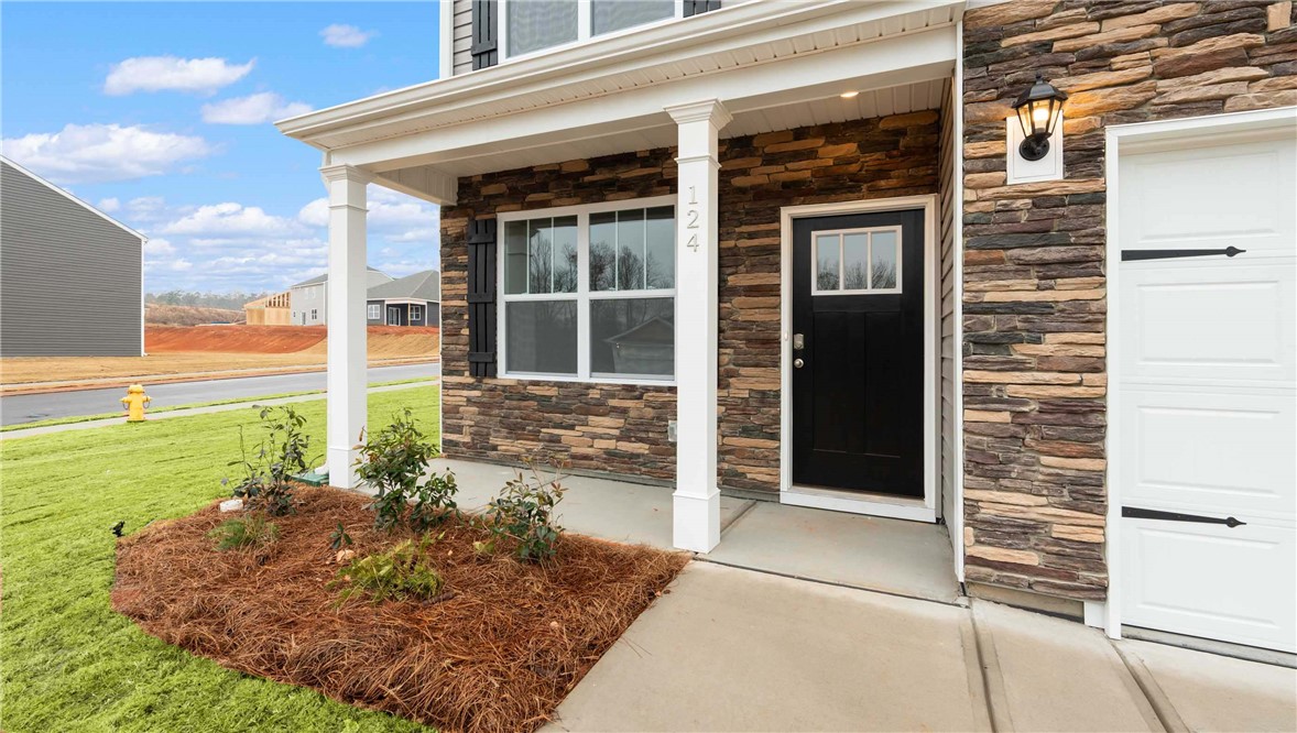 332 Glass Road Piedmont, SC 29673 - Photo 2 of 32