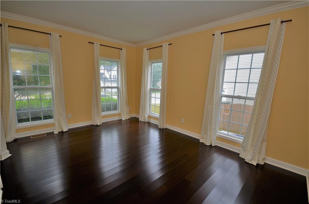 6106 High View Road Greensboro, NC 27410 - Photo 8 of 30