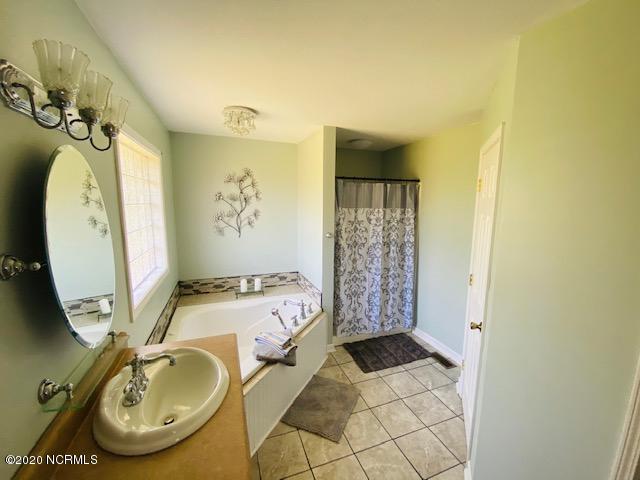 190 Cyrus Pollard Road Newport, NC 28570 - Photo 18 of 38 Master Bath