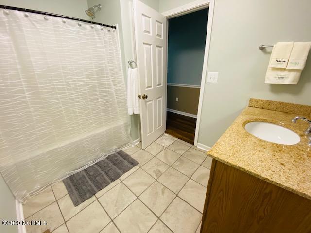 190 Cyrus Pollard Road Newport, NC 28570 - Photo 21 of 38 Guest Bath