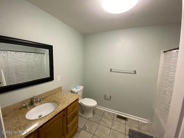 190 Cyrus Pollard Road Newport, NC 28570 - Photo 22 of 38 Guest Bath