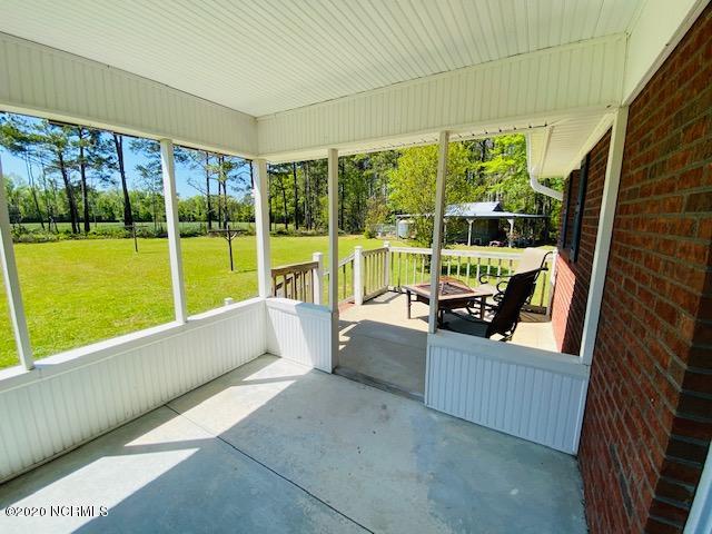 190 Cyrus Pollard Road Newport, NC 28570 - Photo 27 of 38 Back deck