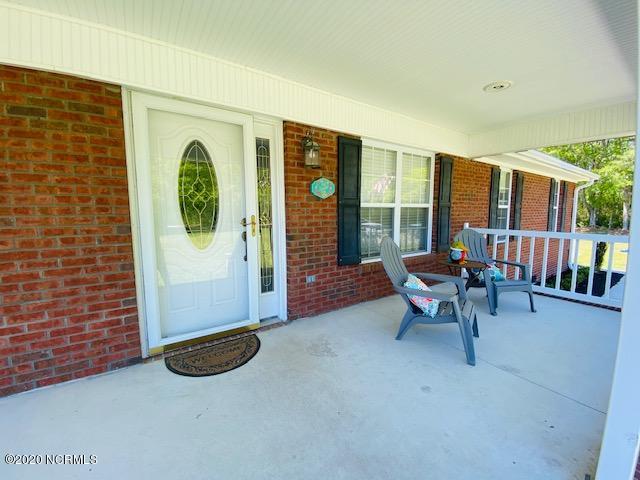 190 Cyrus Pollard Road Newport, NC 28570 - Photo 32 of 38 Front porch