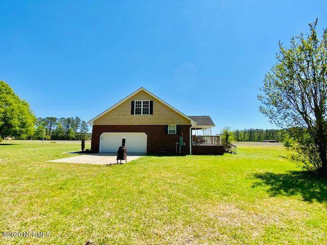 190 Cyrus Pollard Road Newport, NC 28570 - Photo 4 of 38 Side