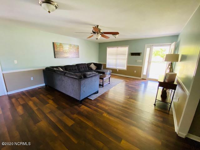 190 Cyrus Pollard Road Newport, NC 28570 - Photo 7 of 38 Living Room