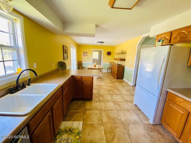 190 Cyrus Pollard Road Newport, NC 28570 - Photo 10 of 38 Kitchen/Dining Combo